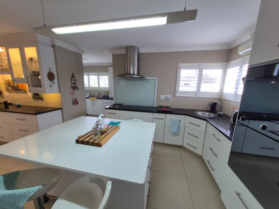 3 Bedroom Property for Sale in Boggomsbaai Western Cape